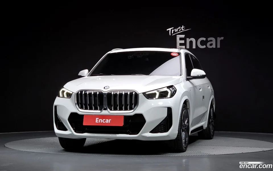 BMW X1 xDrive 20i M 2023 — миниатюра 3