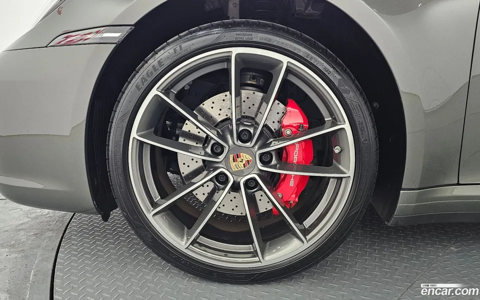Porsche 911 (992) S 2023 — миниатюра 2