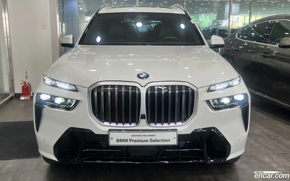 BMW X7 xDrive 40i M 6 2025 — миниатюра 3
