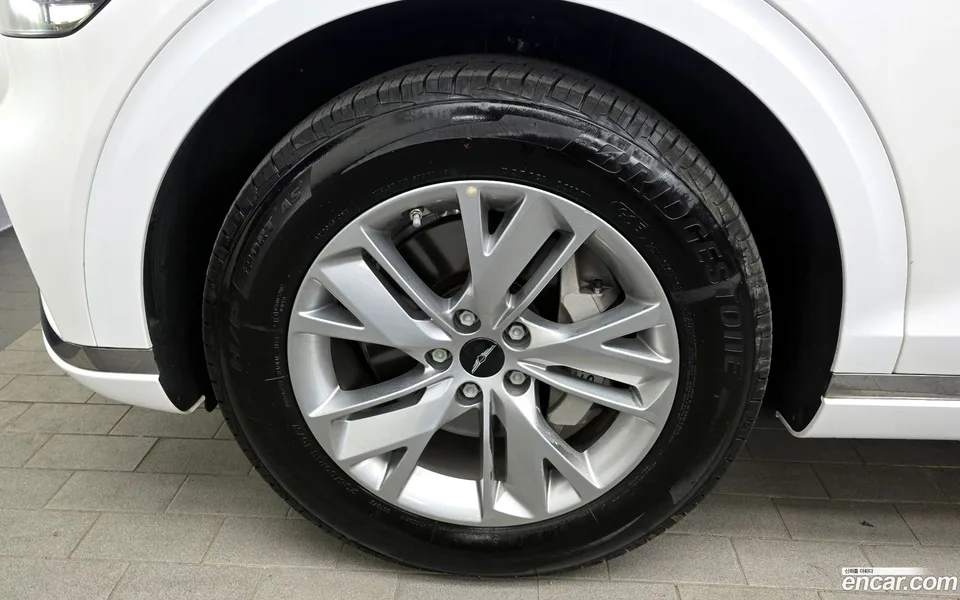 Genesis GV70 2.5T 2WD 2024 — миниатюра 2