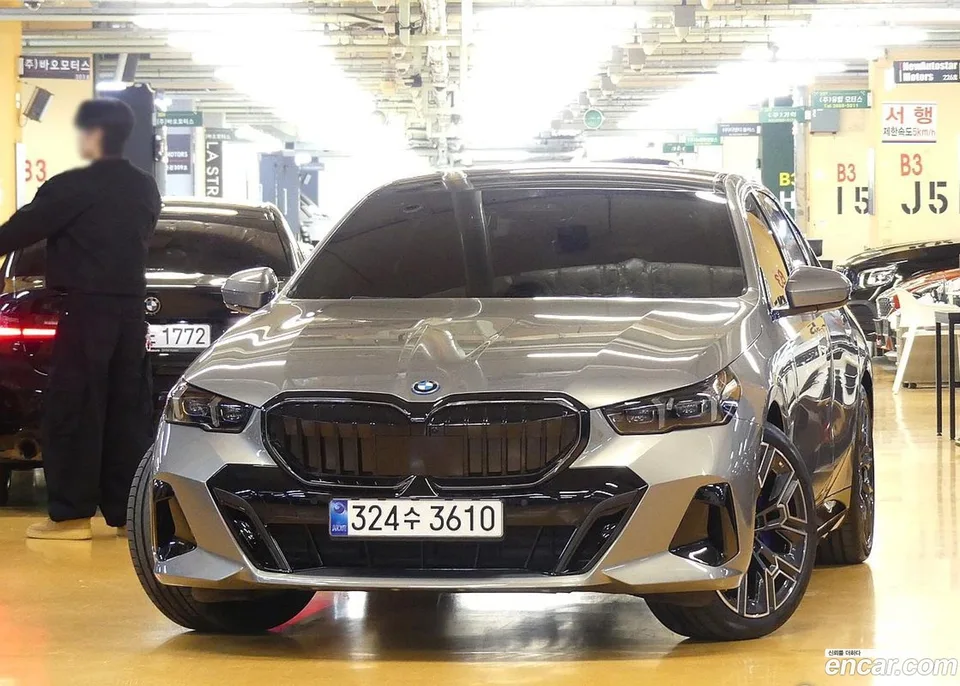 BMW 5 Series 530e xDrive M 2026 — thumbnail 3