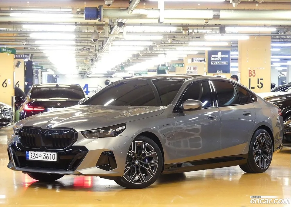 BMW 5 Series 530e xDrive M 2026 — photo 1, buy with delivery to Moscow