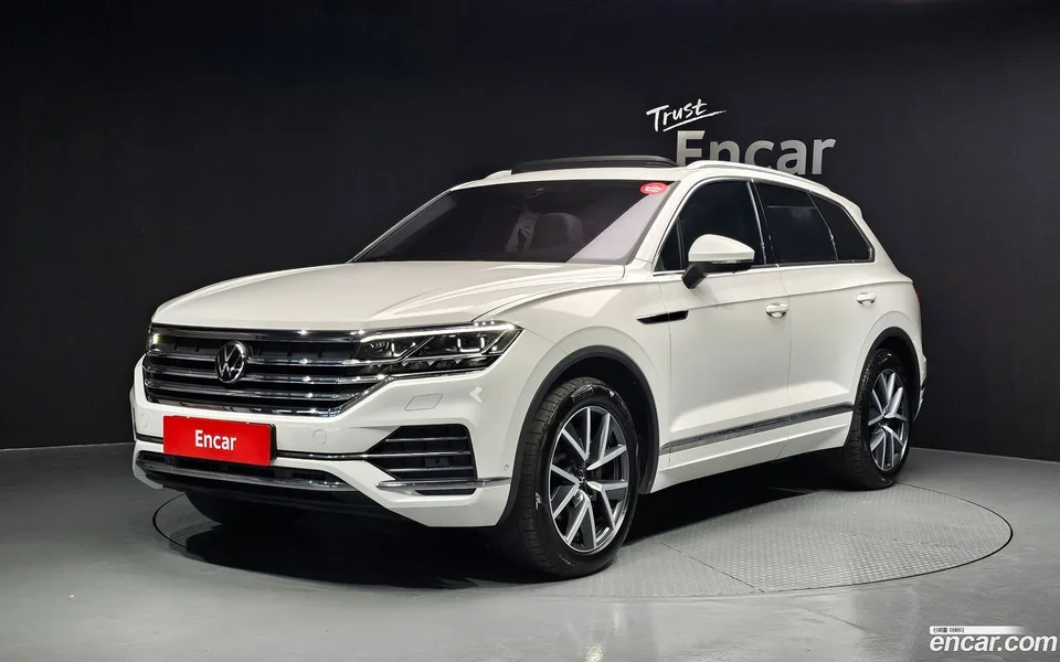 Volkswagen Touareg 3.0 TDI 2023 — фото 1, купить с доставкой в Москву