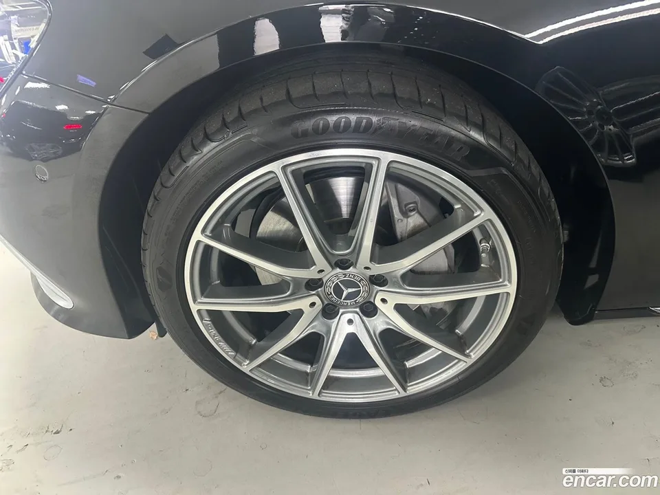 Mercedes-Benz E-Class E300e 4MATIC 2022 — миниатюра 5