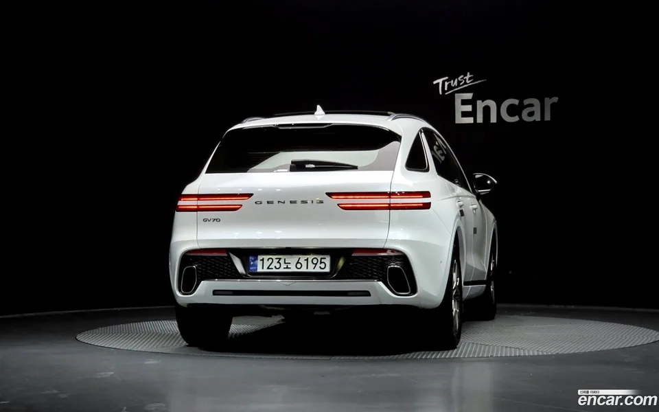 Genesis GV70 2.5T 2WD 2023 — миниатюра 4