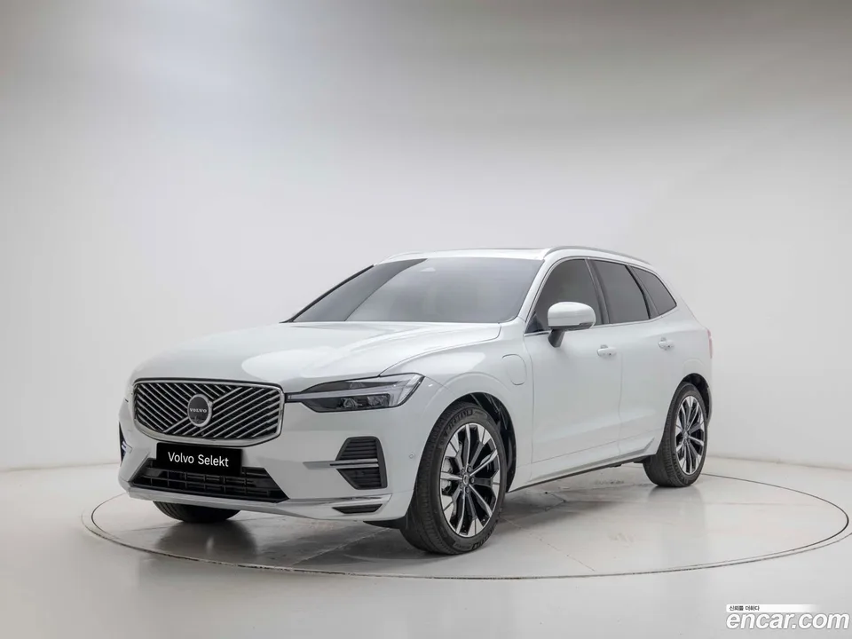 Volvo XC60 T8 2025 — фото 1, купить с доставкой в Москву