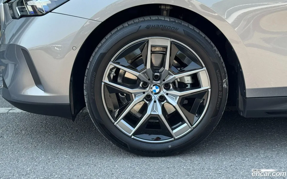 BMW 5 Series 520i 2025 — миниатюра 2