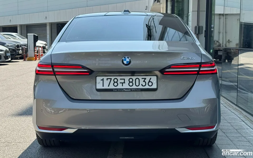 BMW 5 Series 520i 2025 — миниатюра 4