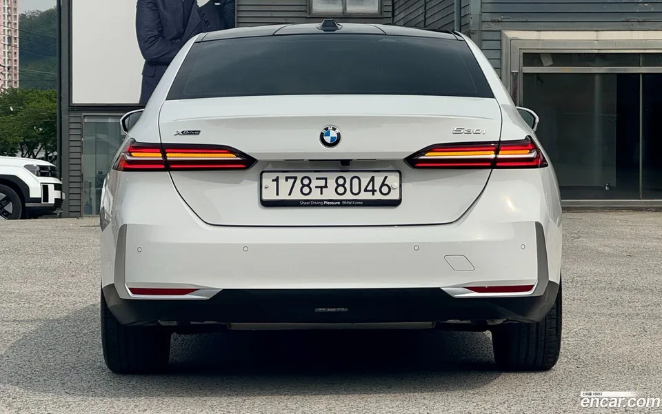 BMW 5 Series 530i xDrive 2025 — миниатюра 4