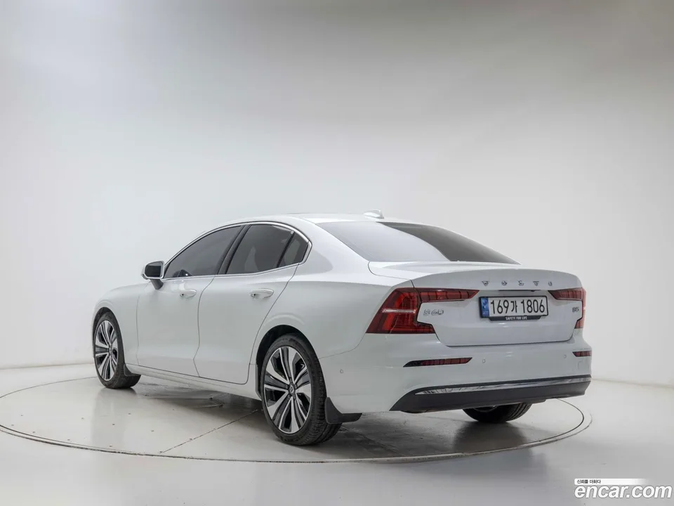 Volvo S60 B5 2023 — миниатюра 4