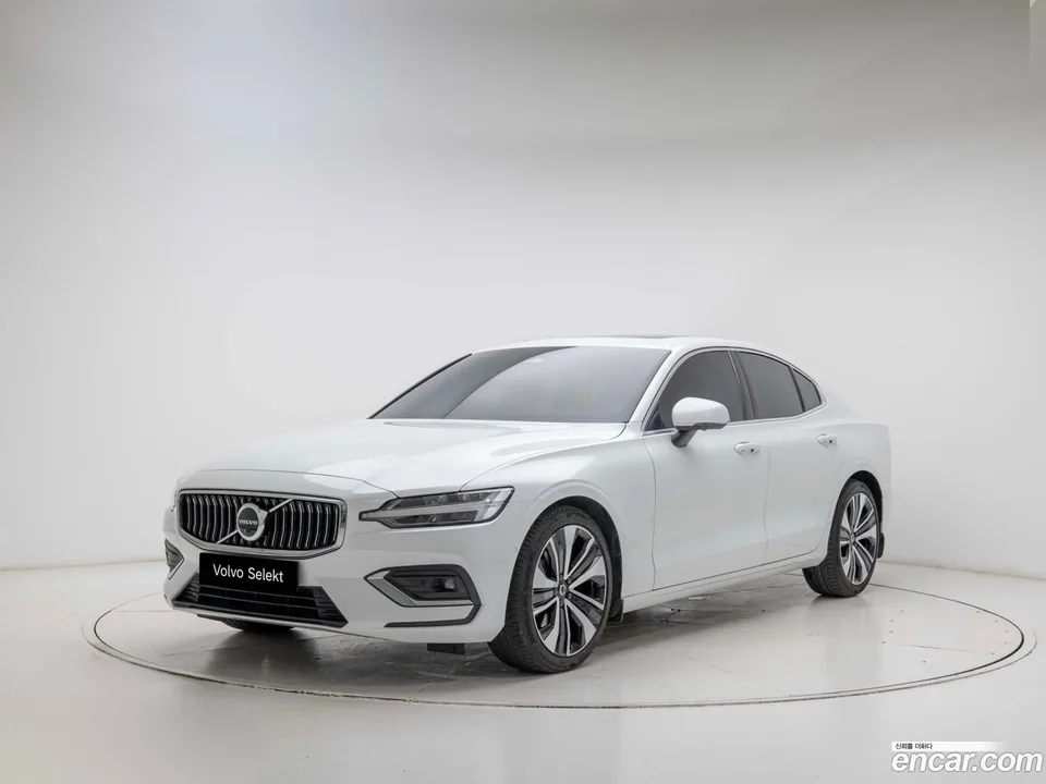 Volvo S60 B5 2023 — фото 1, купить с доставкой в Москву