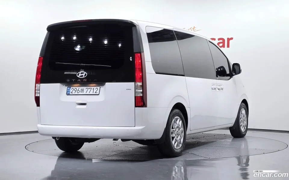 Hyundai Staria 4WD 9 2024 — миниатюра 2