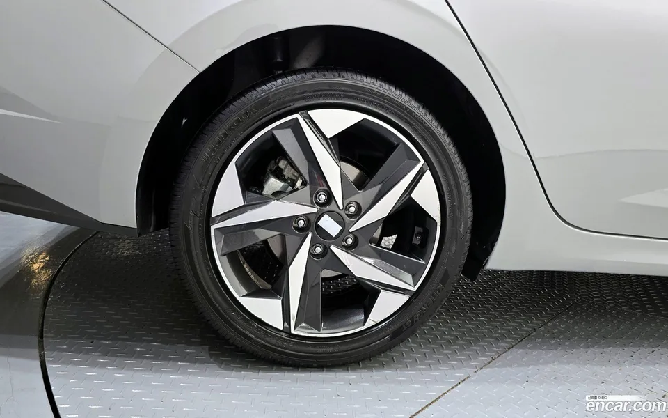 Hyundai Avante 1.6 2023 — миниатюра 2