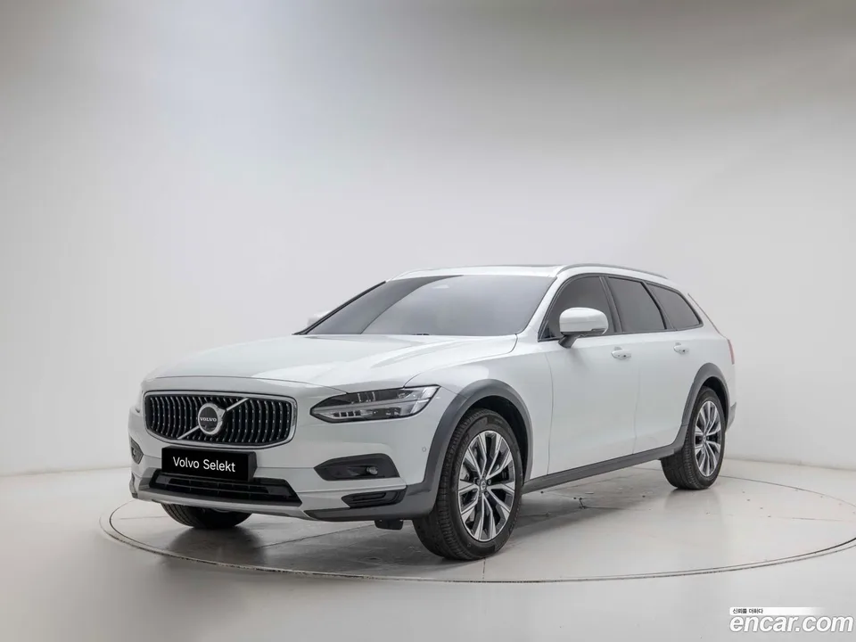 Volvo V90 Cross Country B5 AWD 2025 — фото 1, купить с доставкой в Москву