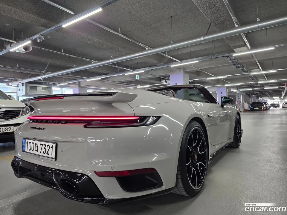 Porsche 911 (992) S 2023 — миниатюра 2