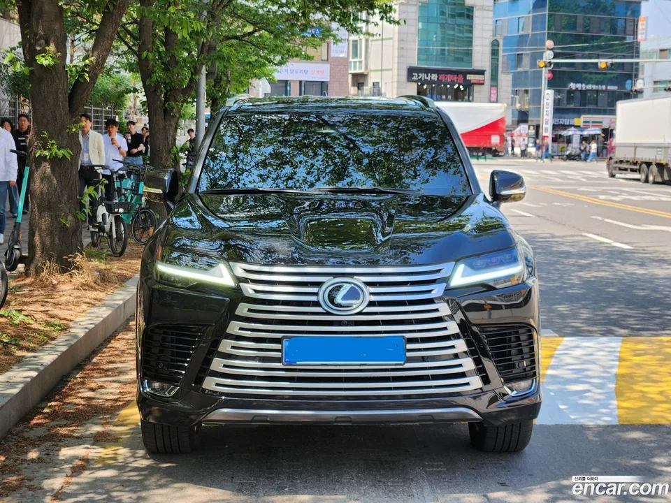 Lexus LX 700h 2025 — фото 1, купить с доставкой в Москву