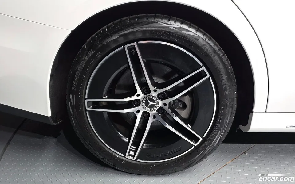 Mercedes-Benz E-Class E300 4MATIC AMG Line 2025 — миниатюра 2