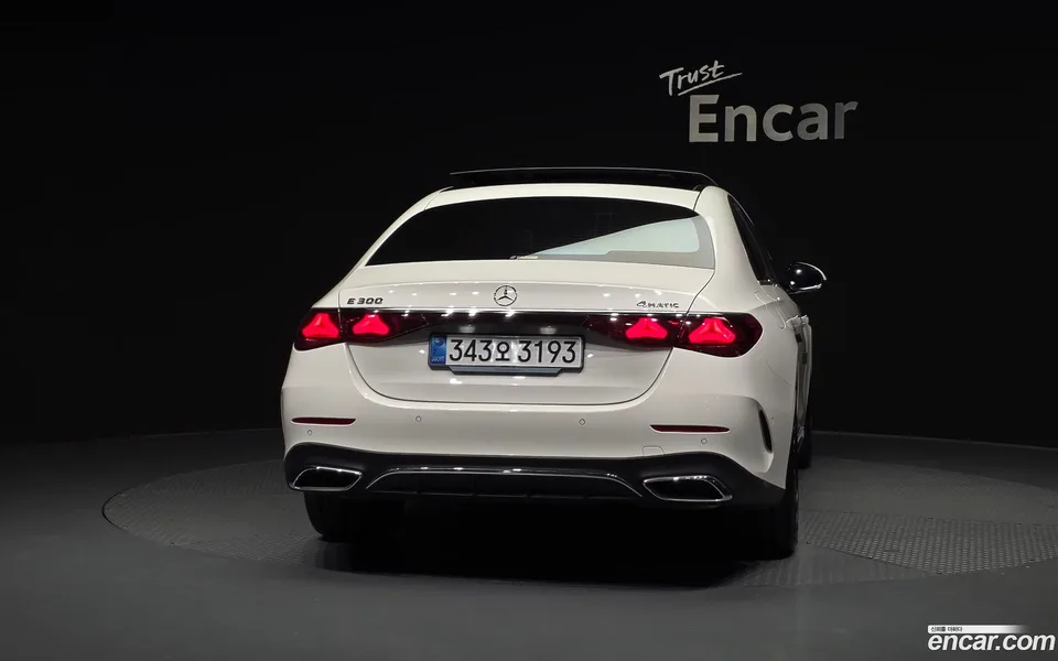 Mercedes-Benz E-Class E300 4MATIC AMG Line 2025 — миниатюра 4