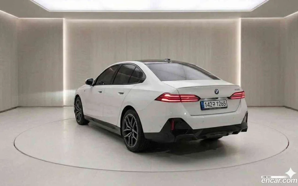 BMW 5 Series 523d M 2025 — миниатюра 4