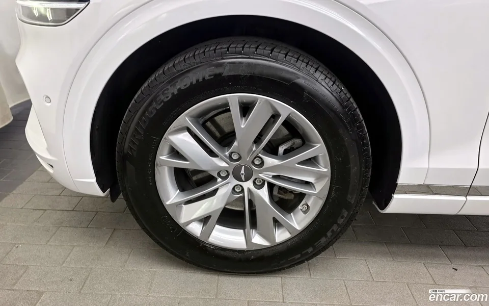Genesis GV70 2.5T 2WD 2023 — миниатюра 2