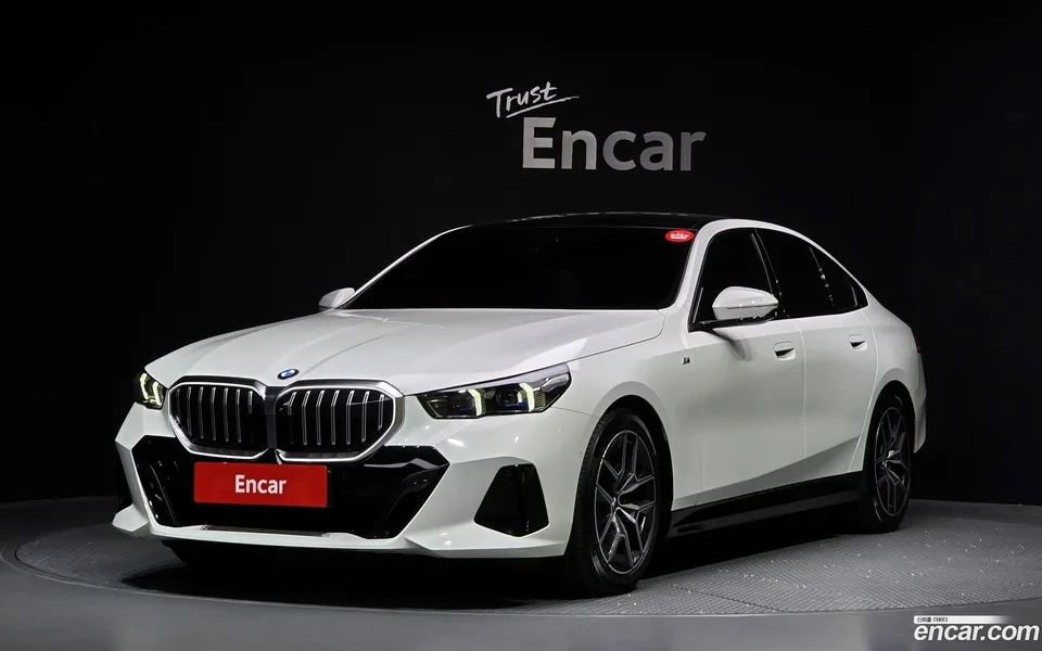 BMW 5 Series 520i M 2025 — фото 1, купить с доставкой в Москву