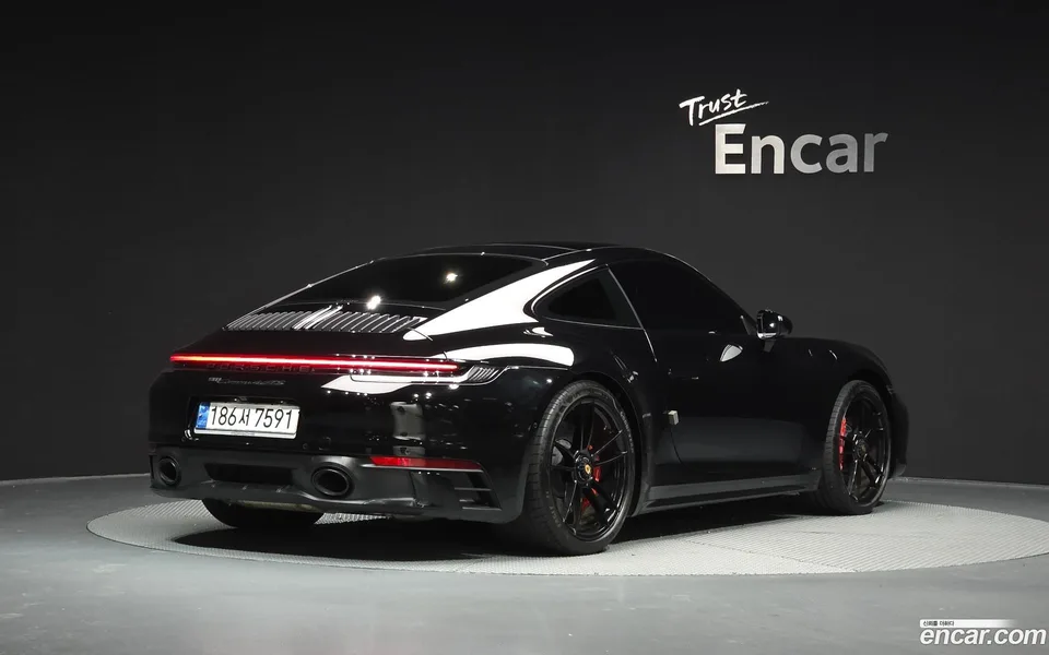 Porsche 911 (992) 4 GTS 2023 — миниатюра 2