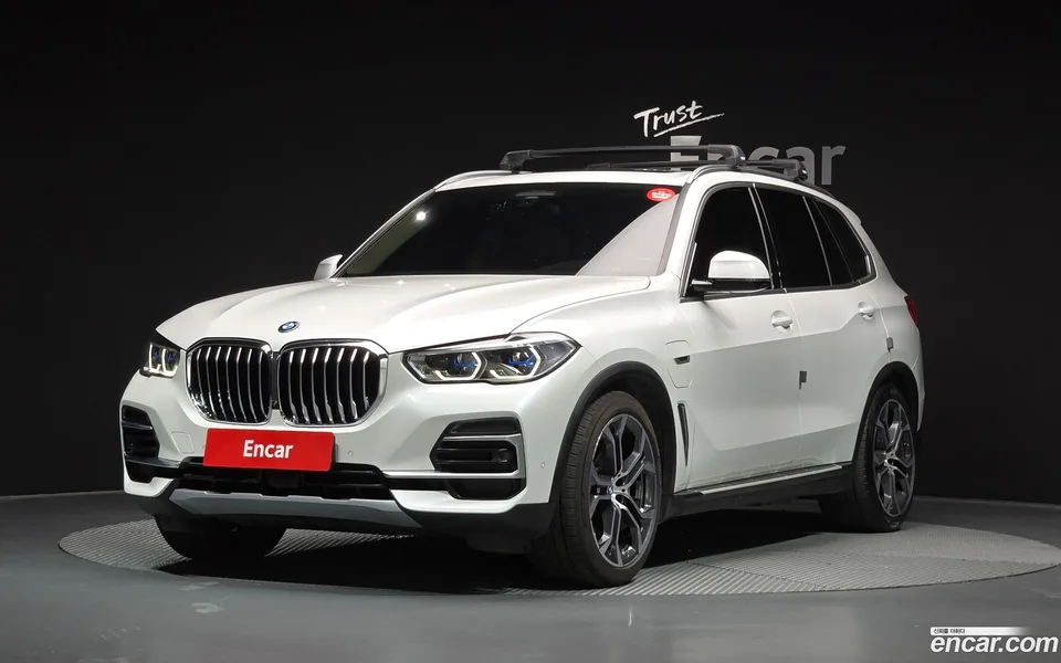 BMW X5 xDrive 45e xLine 2022 — фото 1, купить с доставкой в Москву