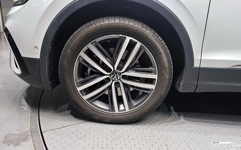 Volkswagen Tiguan Allspace 2.0 TSI 2024 — миниатюра 2