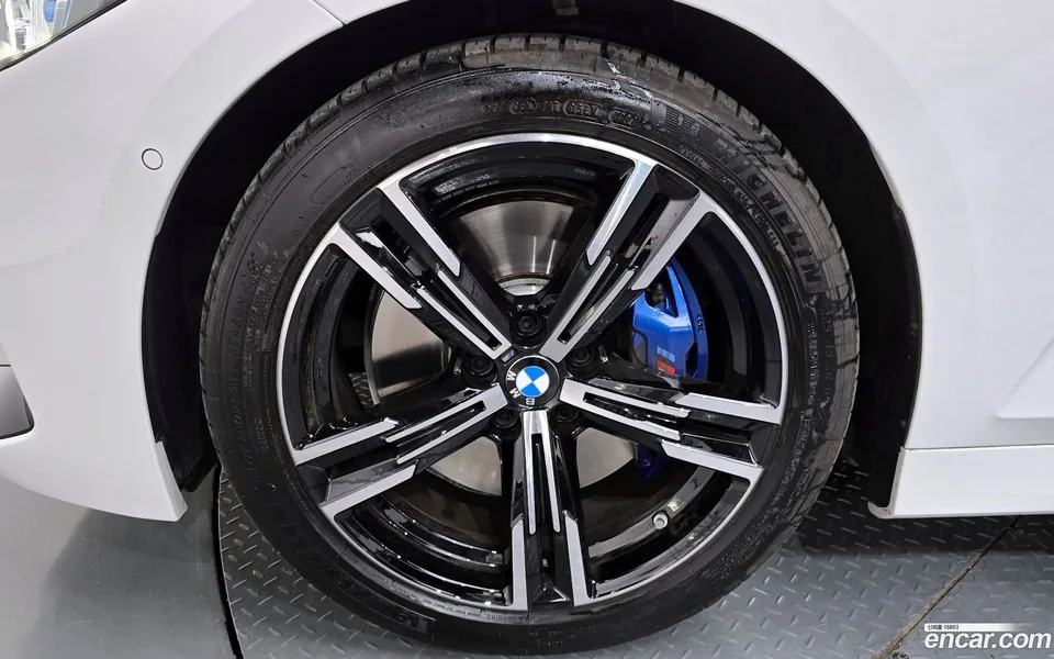 BMW 3 Series 320i M 2025 — миниатюра 5