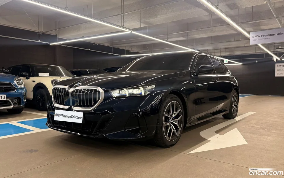 BMW 5 Series 520i M 2025 — фото 1, купить с доставкой в Москву