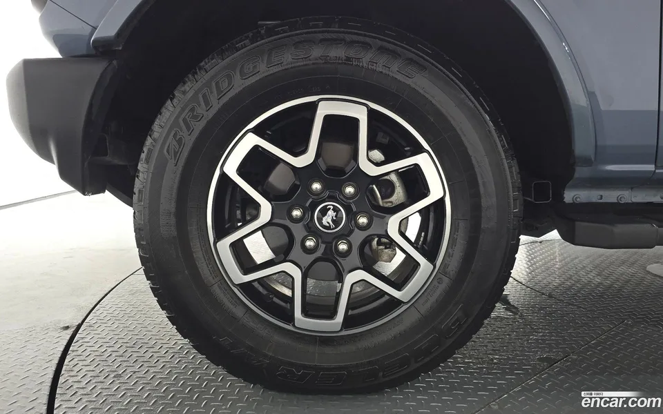 Ford Bronco 2.7 2023 — миниатюра 2