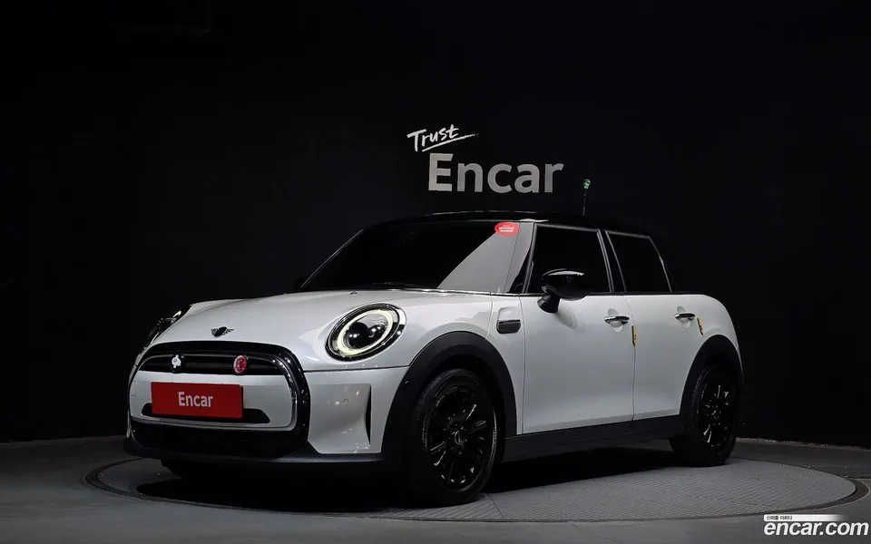 MINI Cooper 5 2023 — фото 1, купить с доставкой в Москву