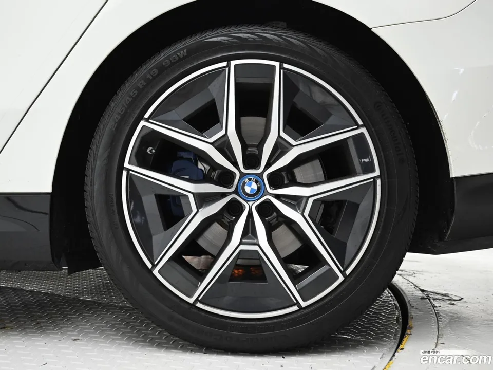BMW i5 eDrive 40 M 2024 — миниатюра 2