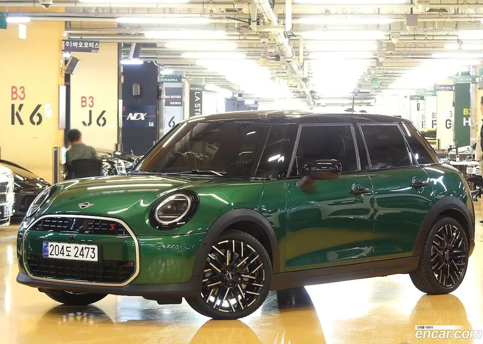 MINI Cooper S 5 2025 — фото 1, купить с доставкой в Москву