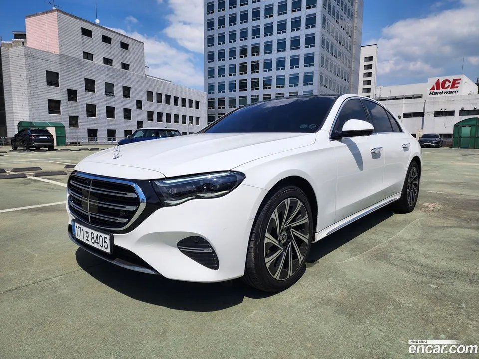 Mercedes-Benz E-Class E300 4MATIC 2024 — фото 1, купить с доставкой в Москву