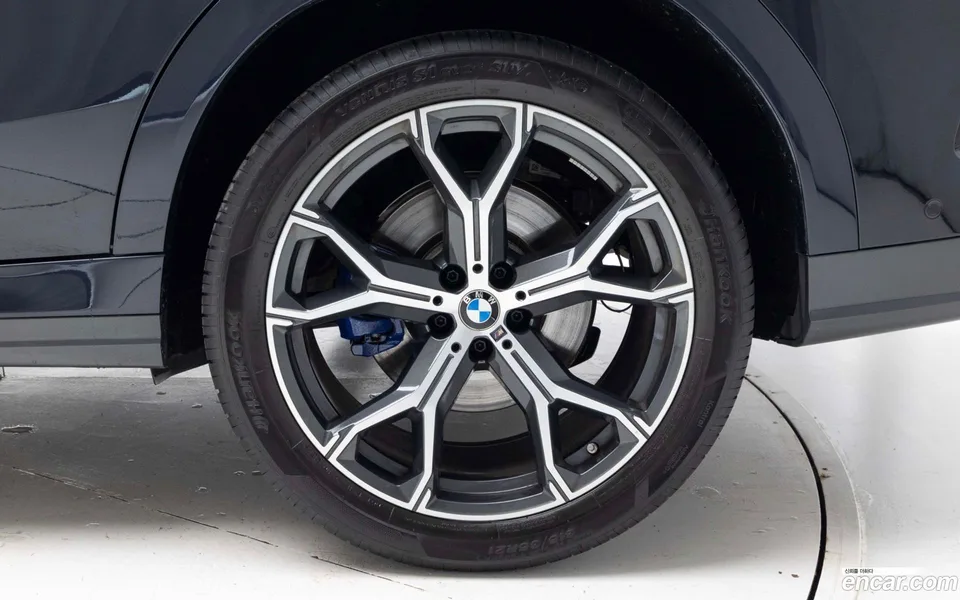 BMW X6 xDrive40i M 2023 — миниатюра 2