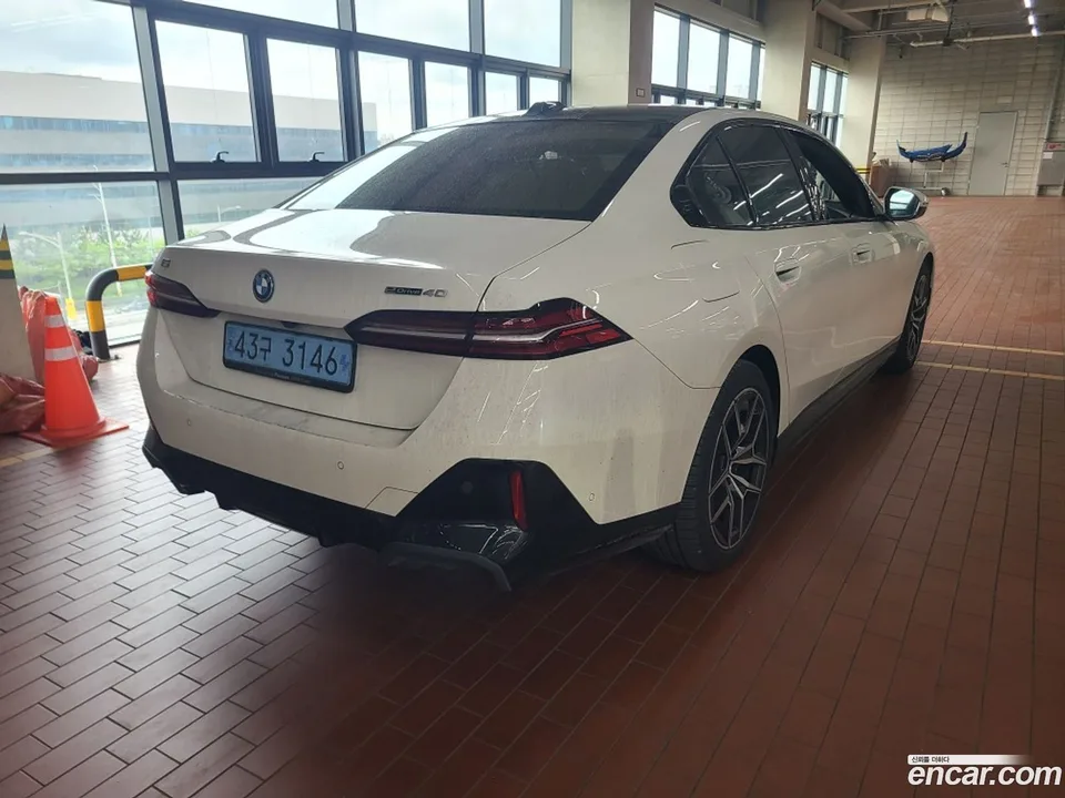 BMW i5 eDrive 40 M 2023 — миниатюра 2