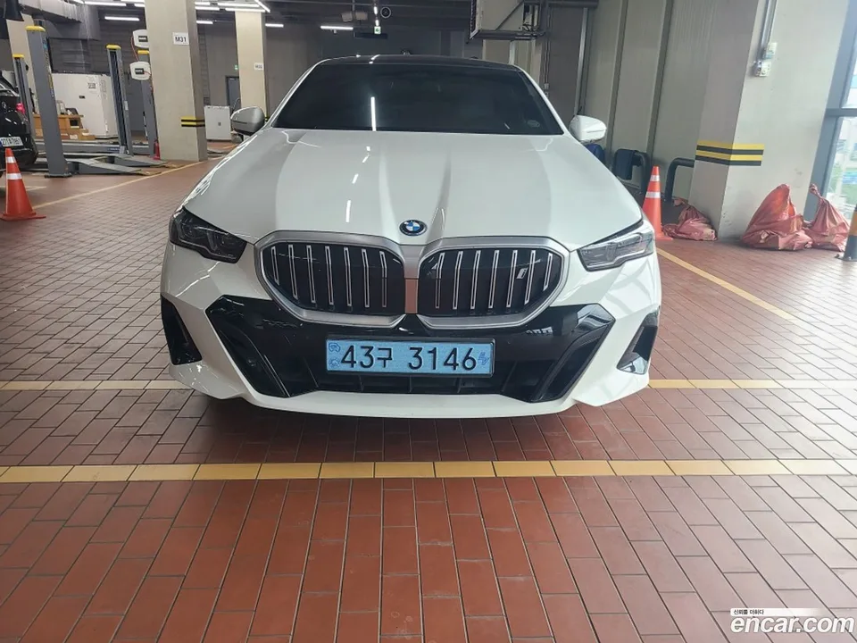 BMW i5 eDrive 40 M 2023 — миниатюра 3