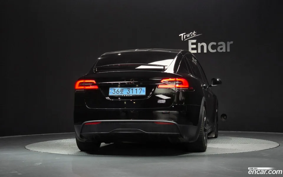 Tesla Model X 2023 — миниатюра 4