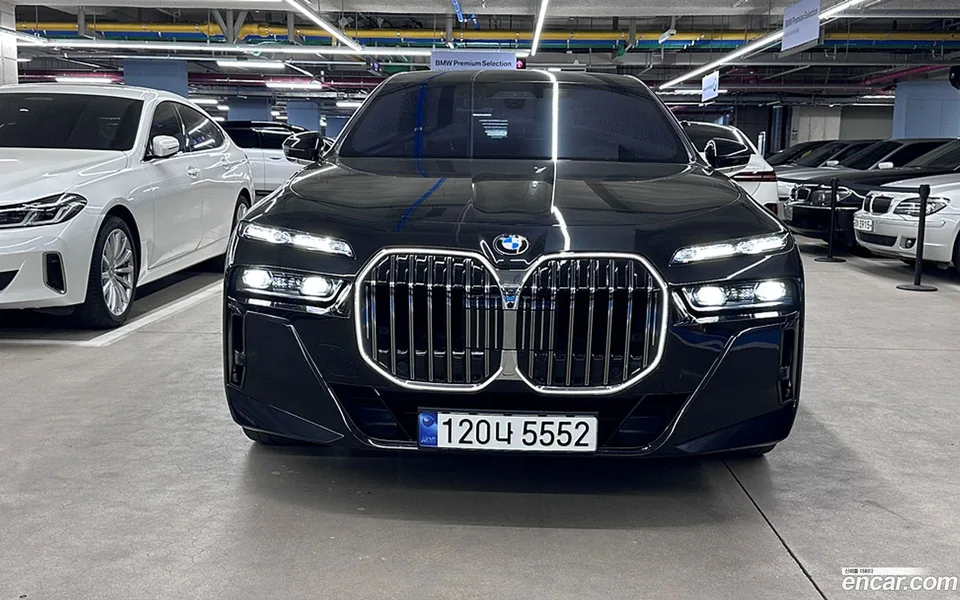 BMW 7 Series 740i xDrive M 2023 — миниатюра 3