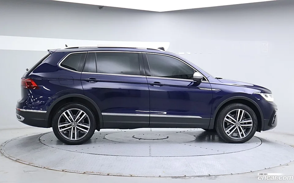 Volkswagen Tiguan Allspace 2.0 TSI 2023 — миниатюра 4
