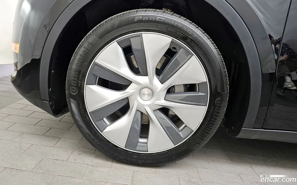 Tesla Model Y AWD 2022 — миниатюра 2