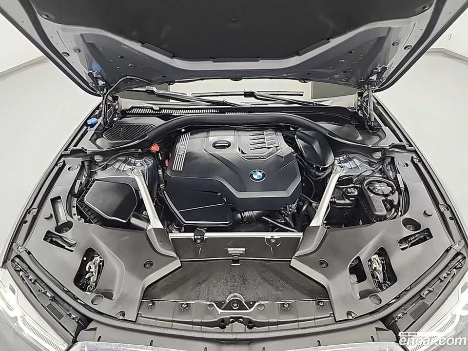 BMW 5 Series 520i 2023 — миниатюра 2