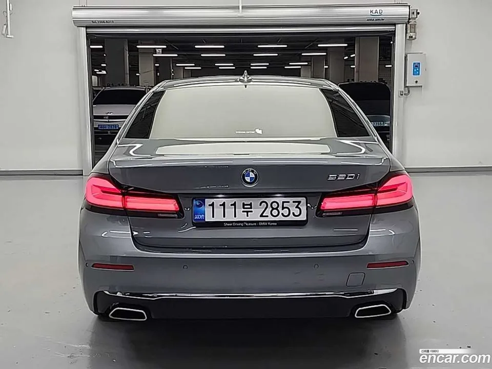 BMW 5 Series 520i 2023 — миниатюра 4