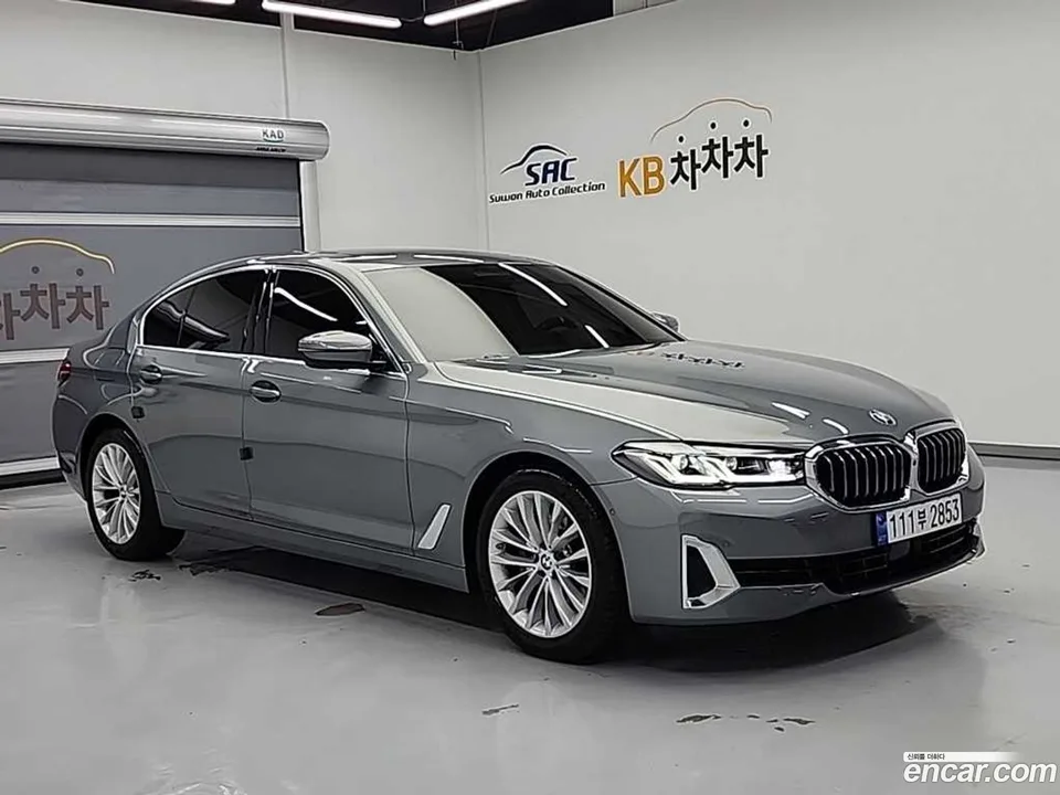 BMW 5 Series 520i 2023 — фото 1, купить с доставкой в Москву