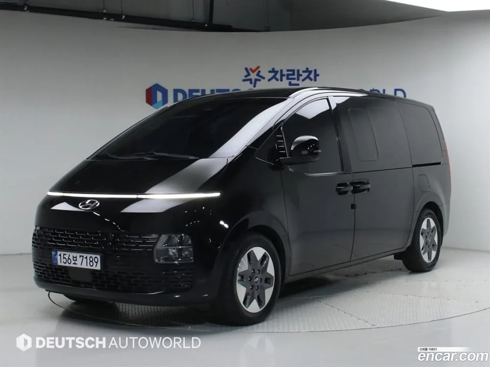 Hyundai Staria 9 2022 — фото 1, купить с доставкой в Москву