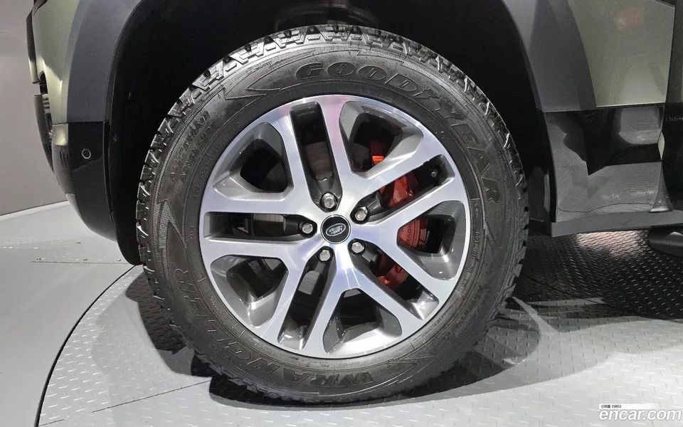 Land Rover Defender 110 P400 X 2025 — миниатюра 2