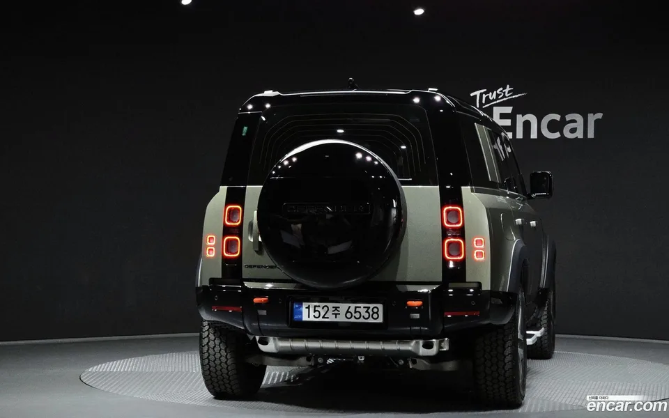 Land Rover Defender 110 P400 X 2025 — миниатюра 4