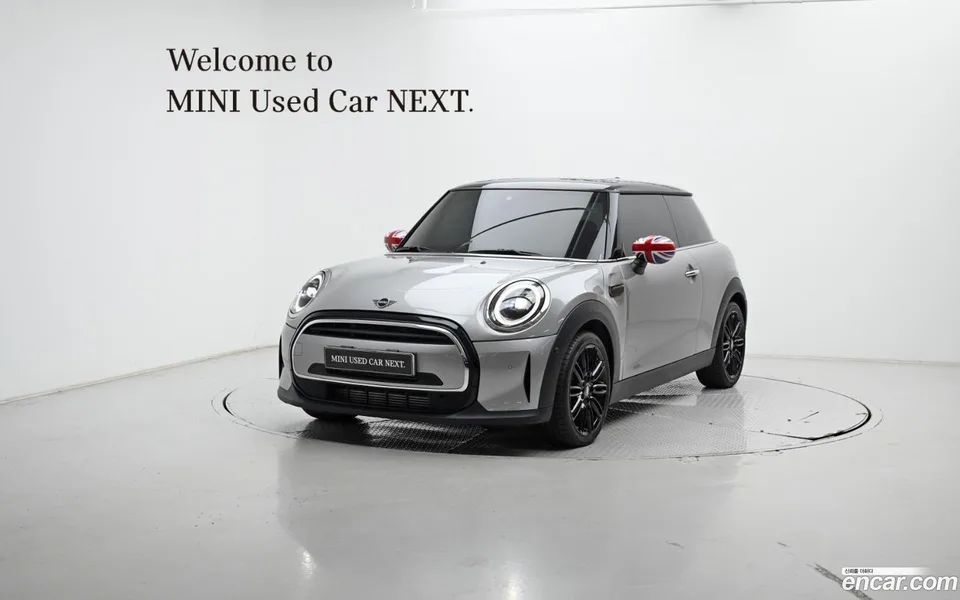 MINI Cooper 2023 — фото 1, купить с доставкой в Москву