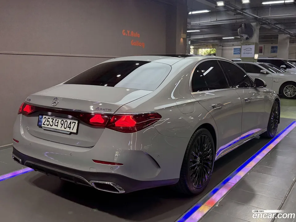 Mercedes-Benz E-Class E300 4MATIC AMG Line 2024 — миниатюра 3